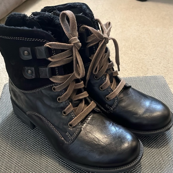 Josef Seibel Shoes - 👣Josef Seibel Side Zip & Lace Black Fall/Winter Boot with stitching detail.